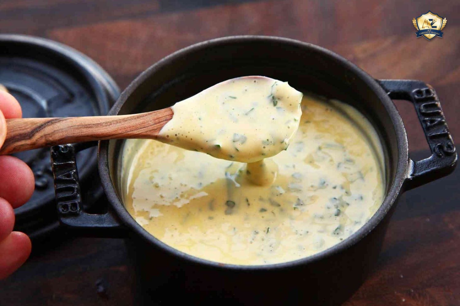 Nước xốt bơ, trứng và lá ngải cứu có cách thực hiện vô cùng đơn giản